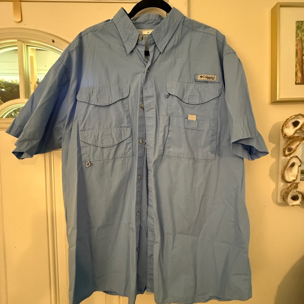 Columbia Men's Light Blue Casual Button Down Shirt